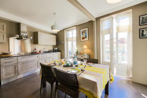 Vue Magenta AP4188 by Riviera Holiday Homes - main image