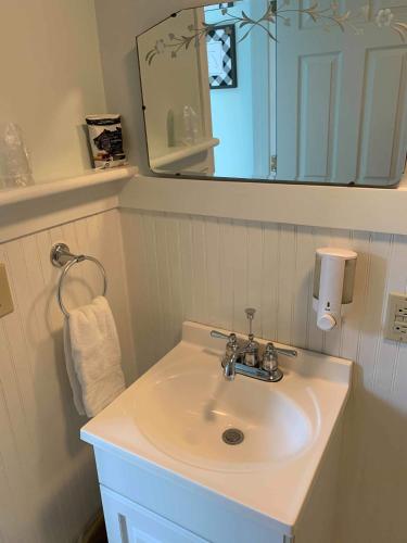Brook Road Inn - image 4
