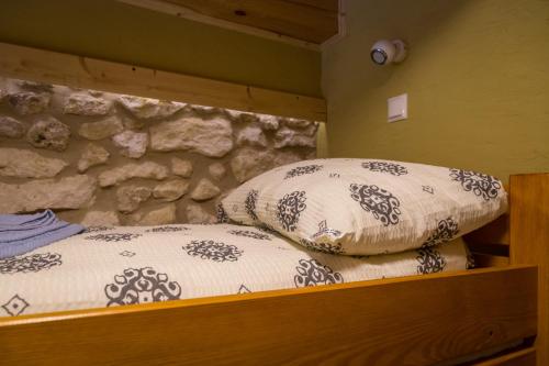 2 bunk beds
