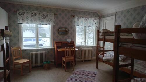 3 bunk beds