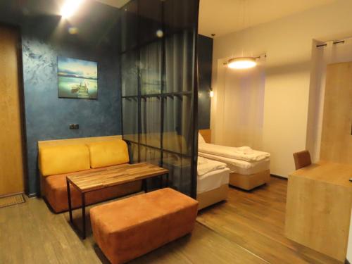 2BR loft apartment near Liberty square