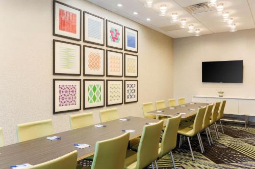 홀리데이 인 익스프레스 & 스위트 시카고 오헤어 공항 바이 IHG - 회의실/연회장