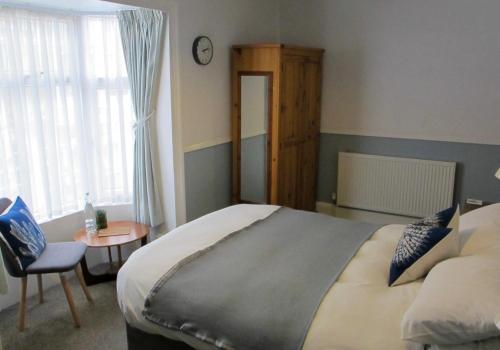 Stone's Throw Guest House - main image