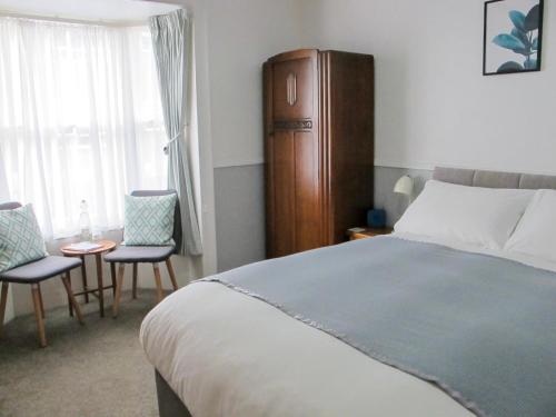 Stone's Throw Guest House - image 5
