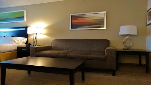 Holiday Inn Express and Suites Montgomery, an IHG Hotel in Montgomery, USA