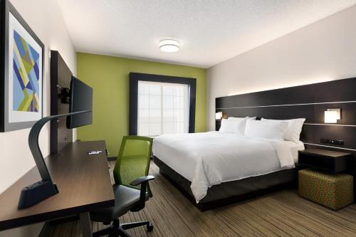 Holiday Inn Express Hotel & Suites Shawnee I-40, an IHG Hotel