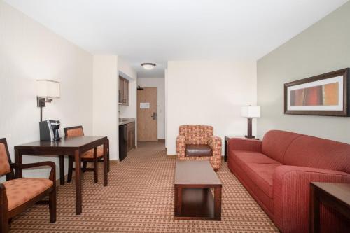 Holiday Inn Express Hotel & Suites Gillette an IHG Hotel - image 8