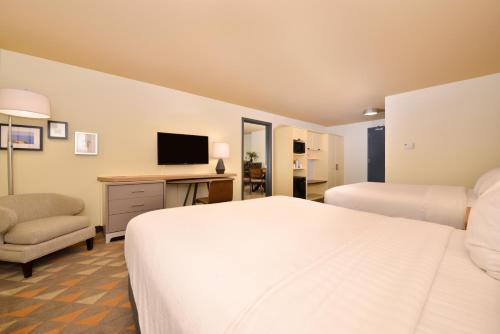 Holiday Inn Kansas City Airport, an IHG Hotel