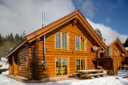 Luxus-Ferienhaus Blockhaus Chalet Nr 3 Toplage am Feldberg mit Sauna, Outdoor-Hottub, Kamin auf 1300m üM - Feldberg