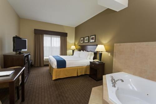 Holiday Inn Express & Suites Moultrie, an IHG Hotel