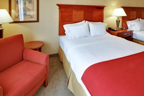 Holiday Inn Express Hotel & Suites DFW West - Hurst, an IHG Hotel