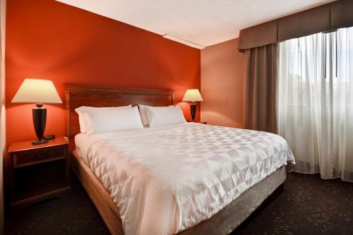 Holiday Inn Cincinnati-Riverfront an IHG Hotel - image 9