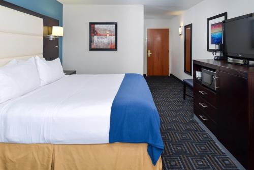 Holiday Inn Express Hotel & Suites Bessemer an IHG Hotel - main image