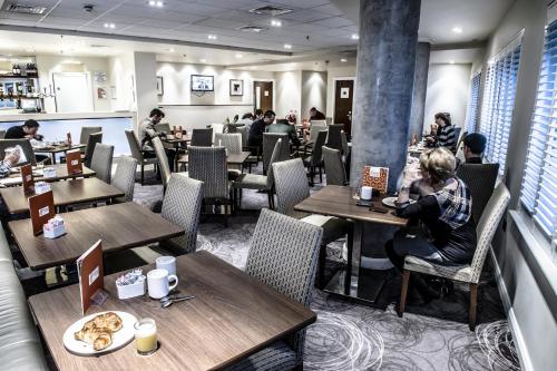 Makanan dan Minuman, Holiday Inn Express Manchester City Centre By IHG in Manchester