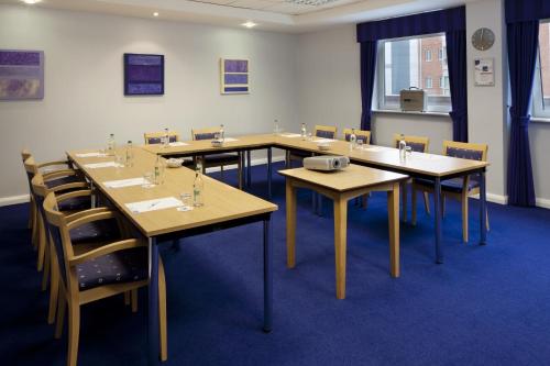 Holiday Inn Express Portsmouth Gunwharf Quays an IHG Hotel - image 3