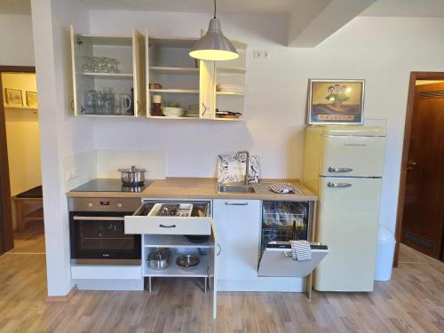 Super Penthouse #9 oder Studio #6 mit Aufzug, Terrasse & Wintergarten im Zentrum 6.8km von Langerwehe entfernt