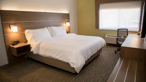 Holiday Inn Express & Suites Colorado Springs North, an IHG Hotel