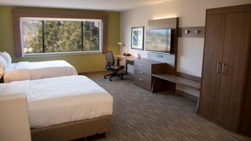 Holiday Inn Express & Suites Colorado Springs North, an IHG Hotel