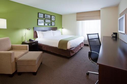 Holiday Inn Express Hotel & Suites Rogers, an IHG Hotel