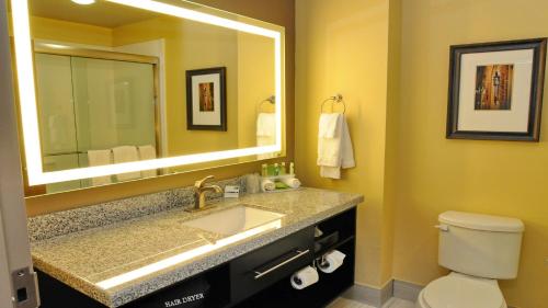 Holiday Inn Express Covington-Madisonville, an IHG Hotel