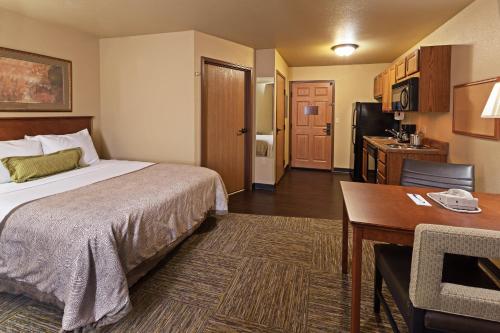 Candlewood Suites St. Robert, an IHG Hotel