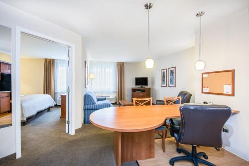 Candlewood Suites Pittsburgh-Cranberry by IHG