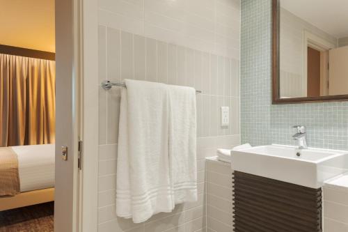 Staybridge Suites London Heathrow - Bath Road an IHG Hotel - image 8
