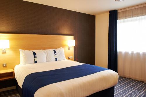 Holiday Inn Express Manchester Airport, an IHG Hotel