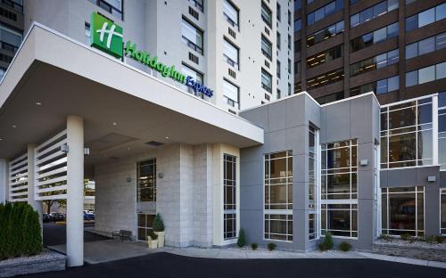 Holiday Inn Express Windsor Waterfront