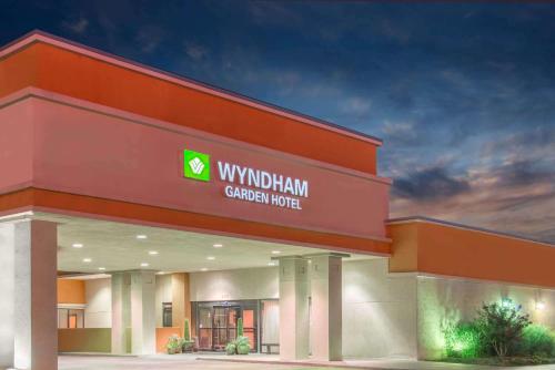 Wyndham Garden Oklahoma City Resort & Conference Hotel Near Airport, Fairgrounds Paycom & I40 in Oklahoma City, USA
