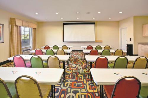 La Quinta Inn & Suites by Wyndham Rochester Mayo Clinic S