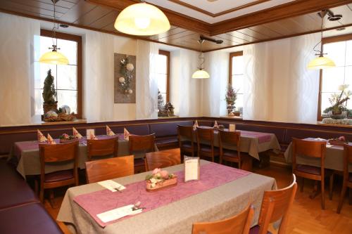 Restorāns, Gasthof Hotel Adler Inneringen in Hettingen (Sigmaringen)