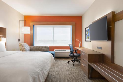 Holiday Inn Express & Suites - Beaver Dam, an IHG Hotel