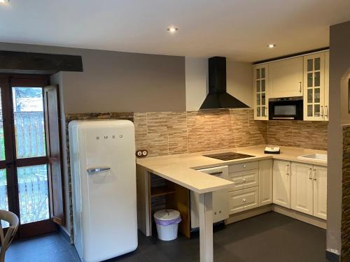 Kitchen, Casas Rurales TAReira en Taramundi in Taramundi