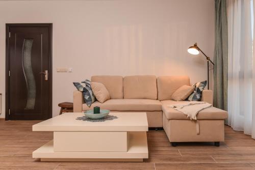 The Grunge Spot - Charming NEW 1-Bedroom by Flat Mаnager, София (фото 3)