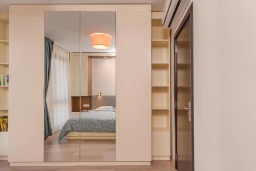 The Grunge Spot - Charming NEW 1-Bedroom by Flat Mаnager, София (фото 5)