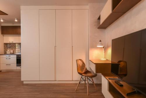 The Grunge Spot - Charming NEW 1-Bedroom by Flat Mаnager, София (фото 6)