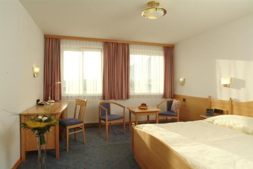 Double Room (1 Adult)