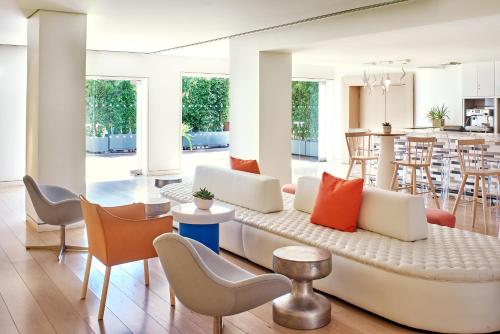 Hall, The Valorian Los Angeles, Curio Collection by Hilton in West Hollywood