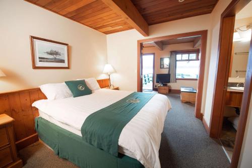 April Point Resort in Quathiaski Cove, Canada