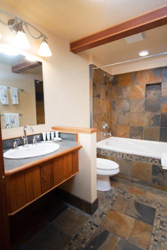 April Point Resort in Quathiaski Cove, Canada