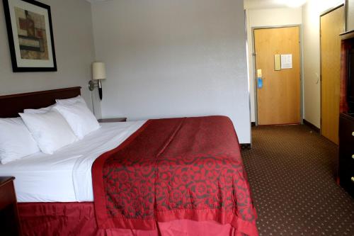 Days Inn & Suites by Wyndham Bloomington/Normal IL - image 7