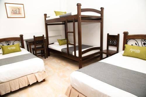 2 twin beds, 2 bunk beds