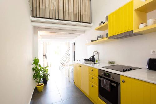  Sandy Feet - Beachfront Loft Studio, Unterkunft in Gialova
