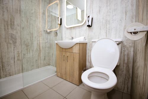 Embassy Apartments - image 8