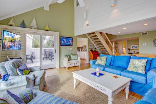 Beach Club 335 - image 2