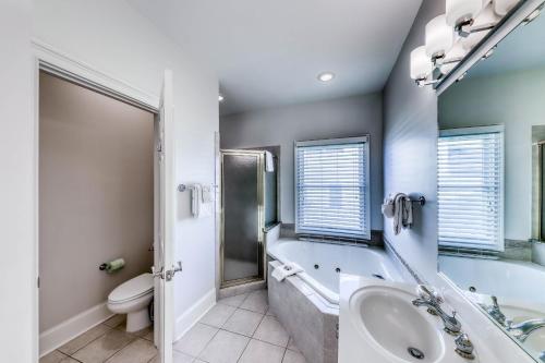 Carolina Boulevard 916 - main image