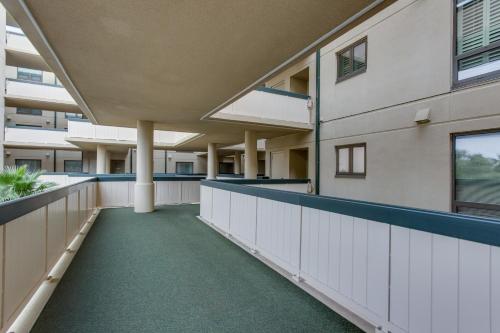 Ocean Club 4204 - image 2