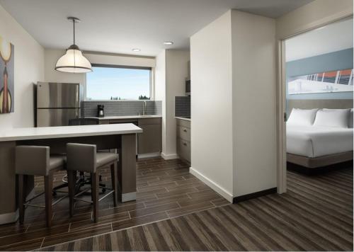 Hyatt House San Jose Airport · Wayne