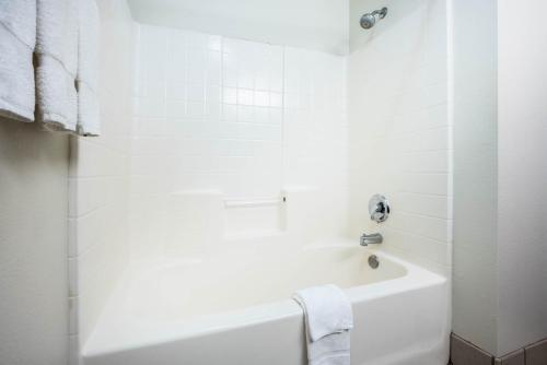 La Quinta Inn & Suites Portland Airport
